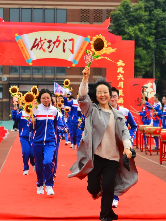 少年逐梦 一马当先——新都区蜀龙学校中考誓师大会 第10张