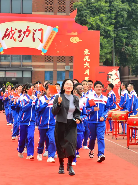 少年逐梦 一马当先——新都区蜀龙学校中考誓师大会 第12张