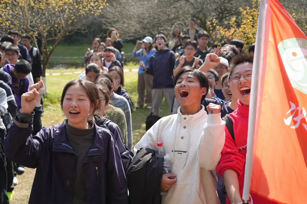 冲刺中考,勇攀高峰——丽水市文元学校2026届远足登山活动圆满举行 第3张