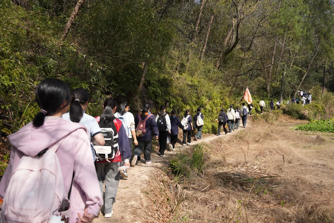 冲刺中考,勇攀高峰——丽水市文元学校2026届远足登山活动圆满举行 第6张