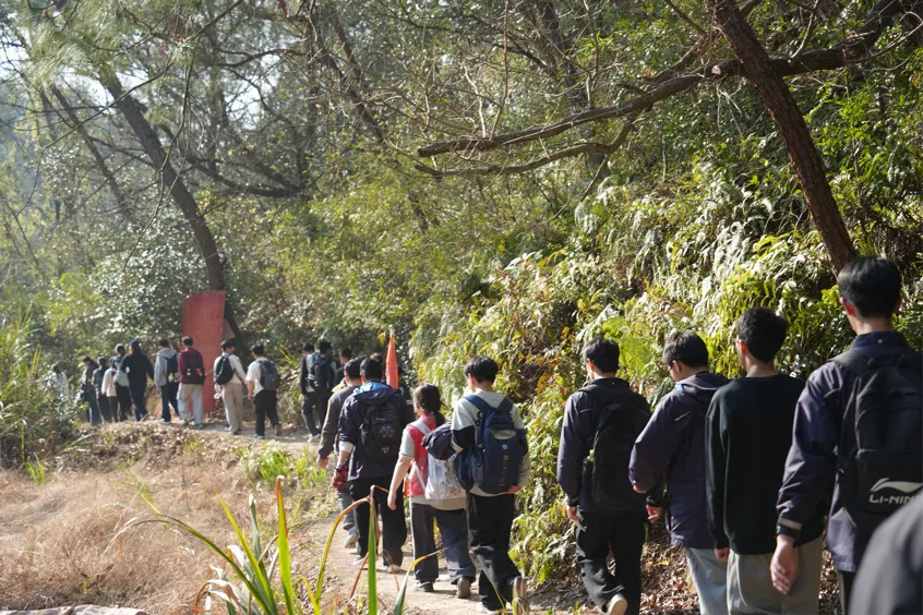 冲刺中考,勇攀高峰——丽水市文元学校2026届远足登山活动圆满举行 第20张