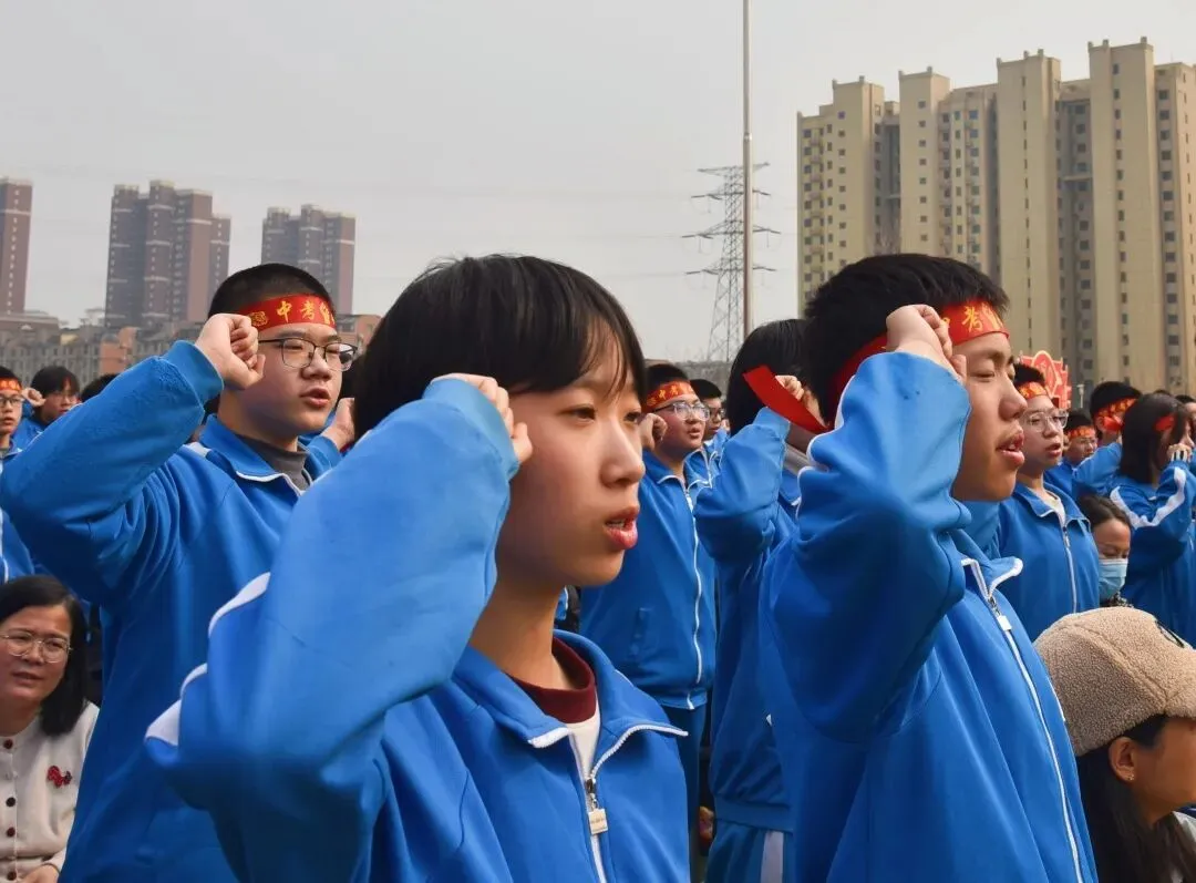 百日奋战再扬凌云之志,决战中考2026赓续辉煌——精英凌云中学初三年级百日誓师大会圆满举行 第47张 百日奋战再扬凌云之志,决战中考2026赓续辉煌——精英凌云中学初三年级百日誓师大会圆满举行 第47张