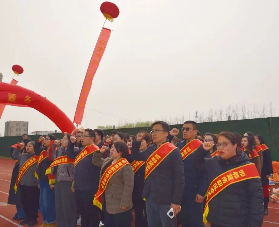 百日奋战再扬凌云之志,决战中考2026赓续辉煌——精英凌云中学初三年级百日誓师大会圆满举行 第52张 百日奋战再扬凌云之志,决战中考2026赓续辉煌——精英凌云中学初三年级百日誓师大会圆满举行 第52张