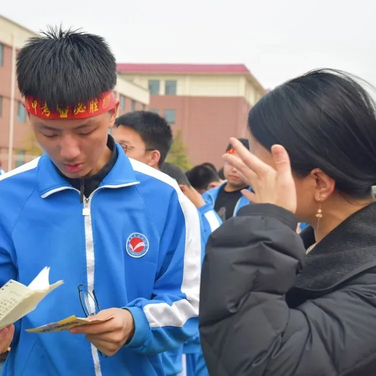 百日奋战再扬凌云之志,决战中考2026赓续辉煌——精英凌云中学初三年级百日誓师大会圆满举行 第55张 百日奋战再扬凌云之志,决战中考2026赓续辉煌——精英凌云中学初三年级百日誓师大会圆满举行 第55张