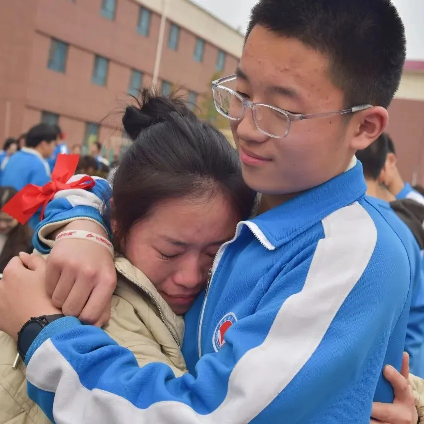 百日奋战再扬凌云之志,决战中考2026赓续辉煌——精英凌云中学初三年级百日誓师大会圆满举行 第58张 百日奋战再扬凌云之志,决战中考2026赓续辉煌——精英凌云中学初三年级百日誓师大会圆满举行 第58张