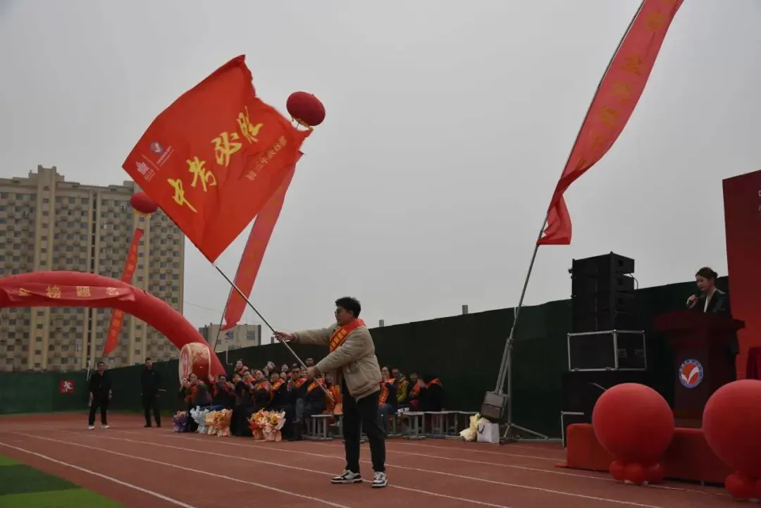 百日奋战再扬凌云之志,决战中考2026赓续辉煌——精英凌云中学初三年级百日誓师大会圆满举行 第62张 百日奋战再扬凌云之志,决战中考2026赓续辉煌——精英凌云中学初三年级百日誓师大会圆满举行 第62张