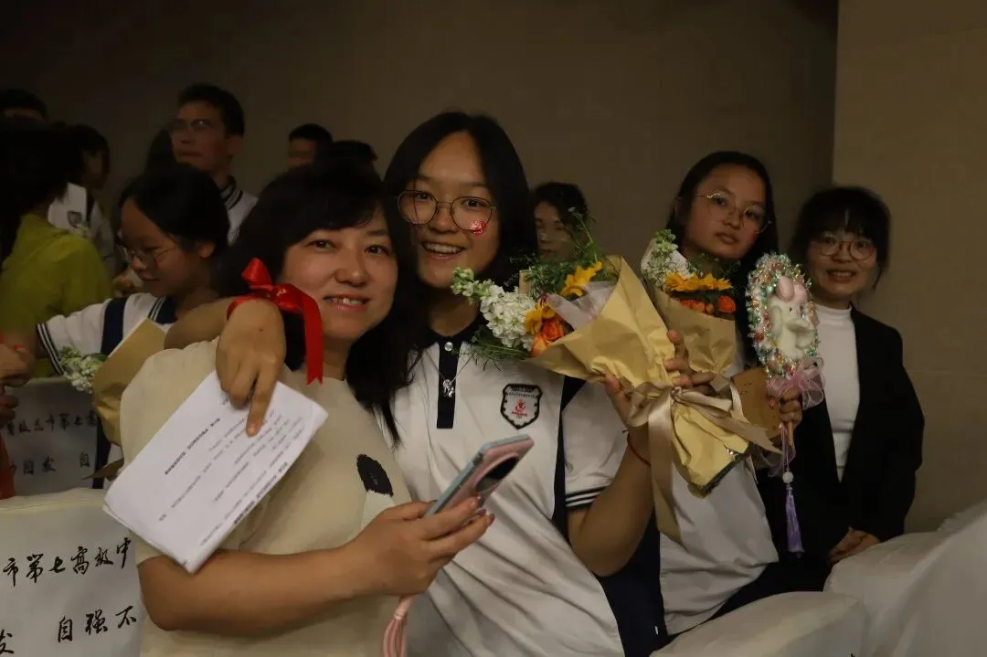 我校初中部举行中考誓师大会 第10张