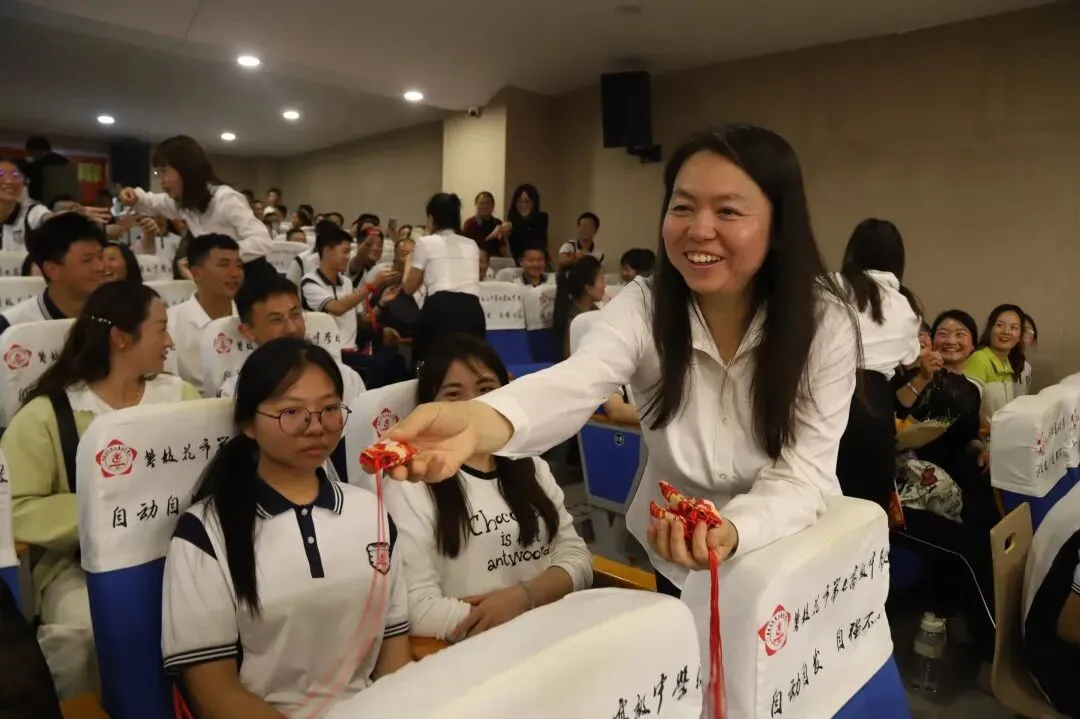 我校初中部举行中考誓师大会 第13张