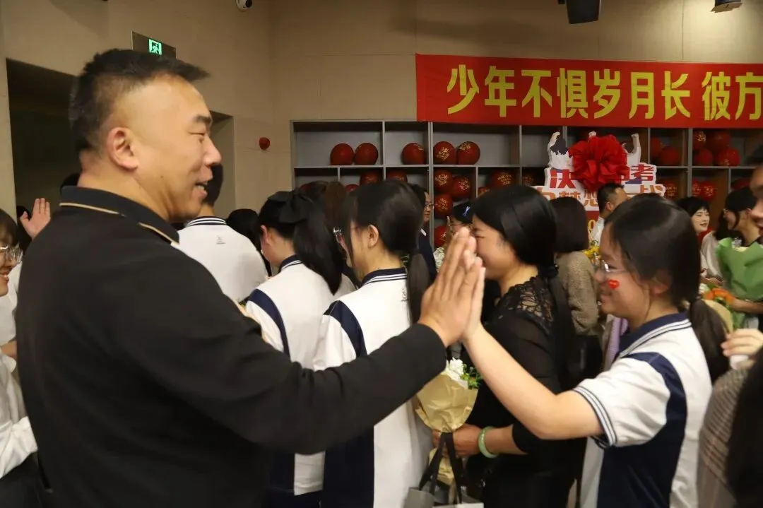 我校初中部举行中考誓师大会 第18张