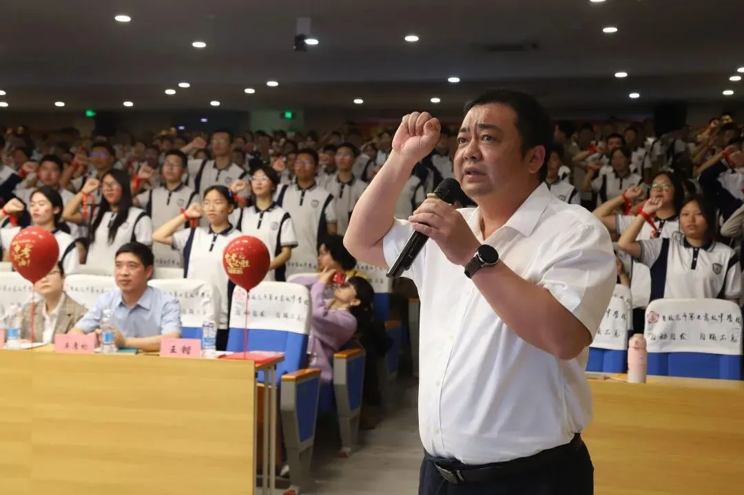 我校初中部举行中考誓师大会 第21张