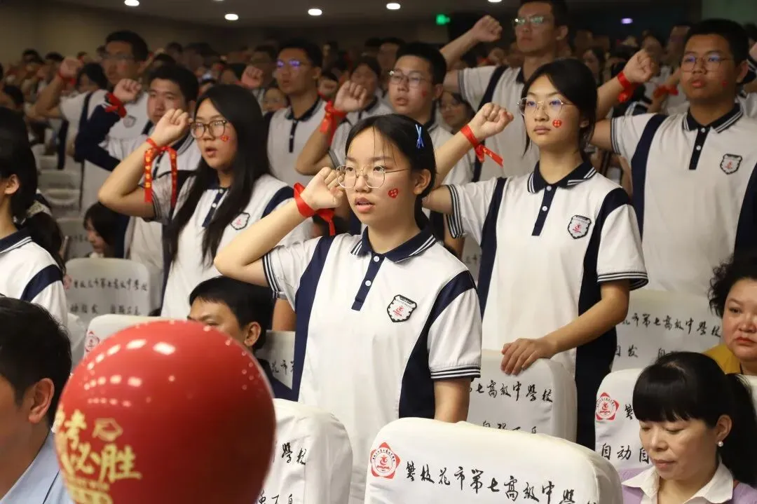 我校初中部举行中考誓师大会 第22张