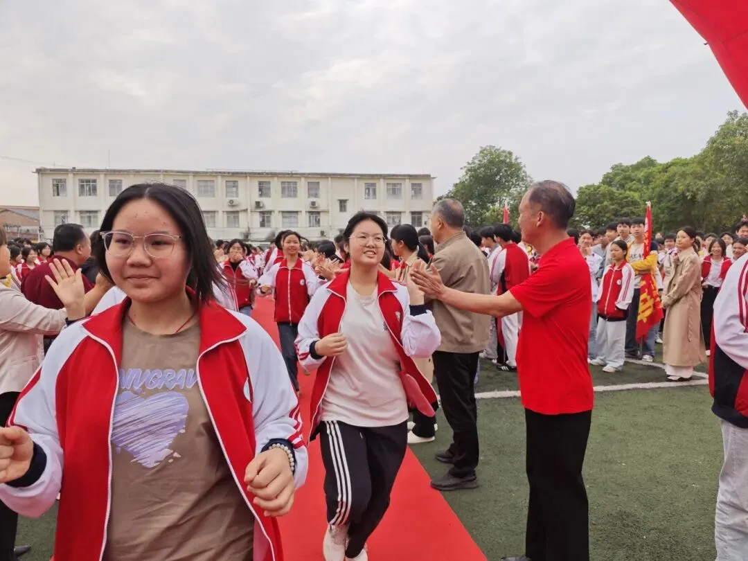 决胜中考,百日冲刺——高峰一中2026年中考百日誓师大会圆满举行 第14张