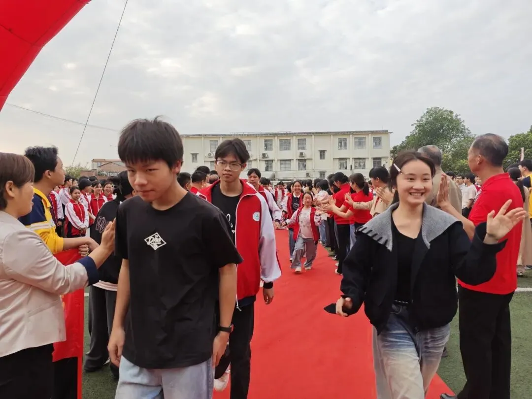 决胜中考,百日冲刺——高峰一中2026年中考百日誓师大会圆满举行 第17张