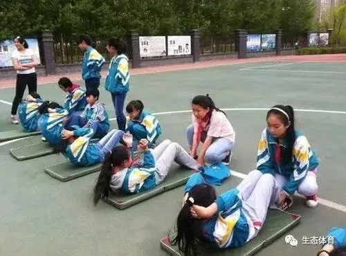 【中考体育】仰卧起坐(技巧分析+练习方法+常见错误动作解析) 第2张