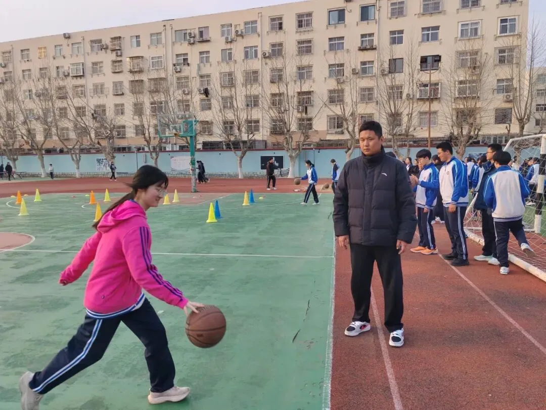 【3923期】冲刺体育中考,规范成就精彩——走进青岛六十三中九年级田文斌老师的体育常规课 第6张