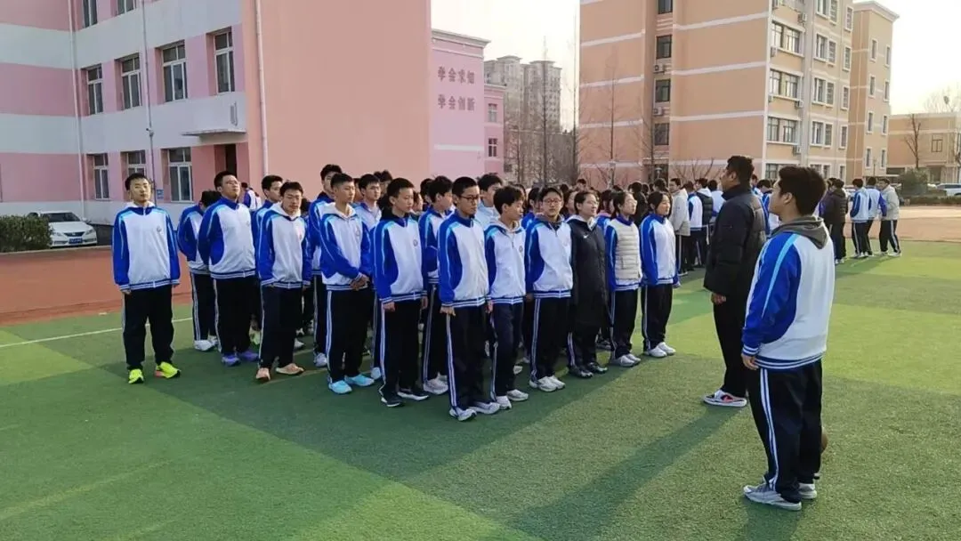 【3923期】冲刺体育中考,规范成就精彩——走进青岛六十三中九年级田文斌老师的体育常规课 第8张