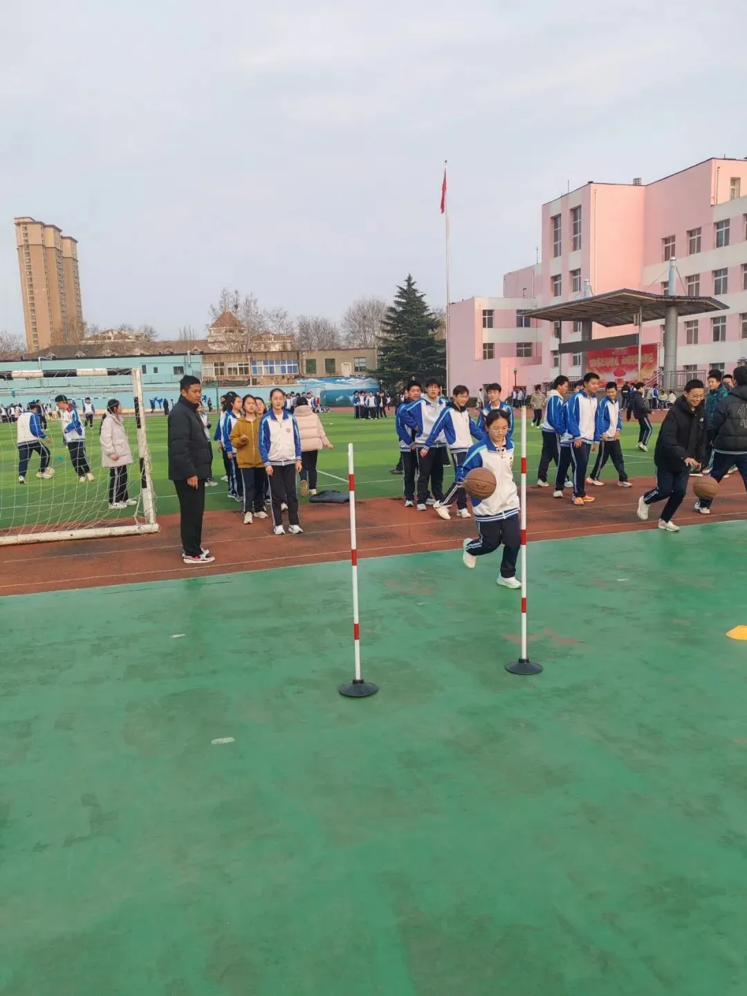 【3923期】冲刺体育中考,规范成就精彩——走进青岛六十三中九年级田文斌老师的体育常规课 第11张