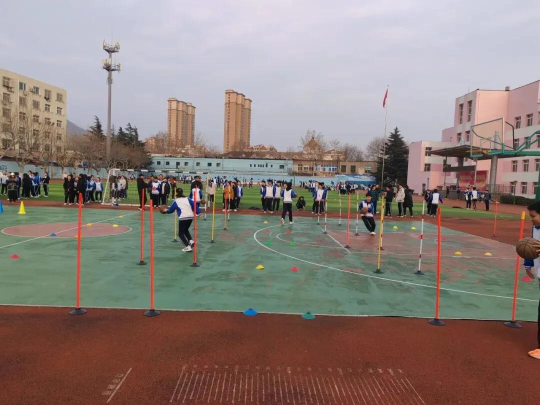 【3923期】冲刺体育中考,规范成就精彩——走进青岛六十三中九年级田文斌老师的体育常规课 第12张