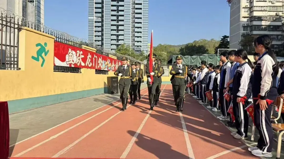 以梦为马 百日争锋—新华外国语学校举行中考百日誓师大会 第8张