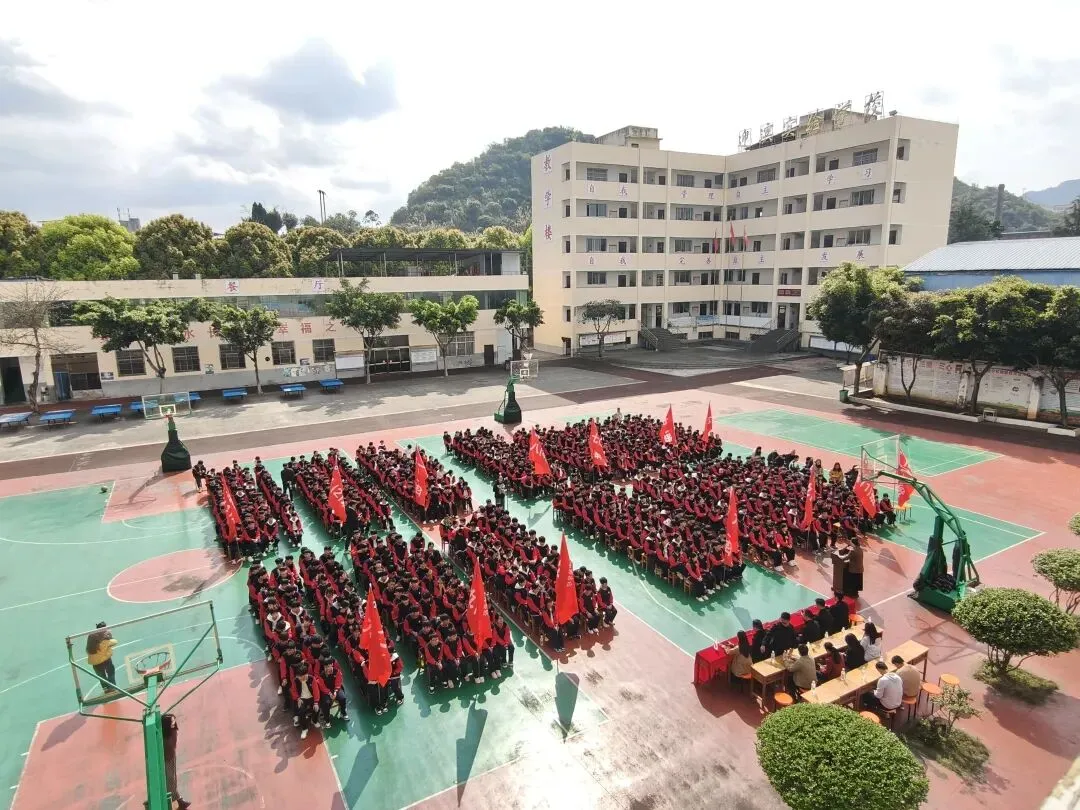 兴义市迎滨实验学校 决战中考-为梦而战 2026年中考誓师大会 第7张