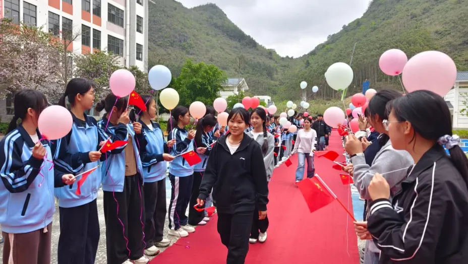百日燃梦赴中考,十八加冕启新章! 来宾市金秋实验学校这场盛会燃动全场 第37张