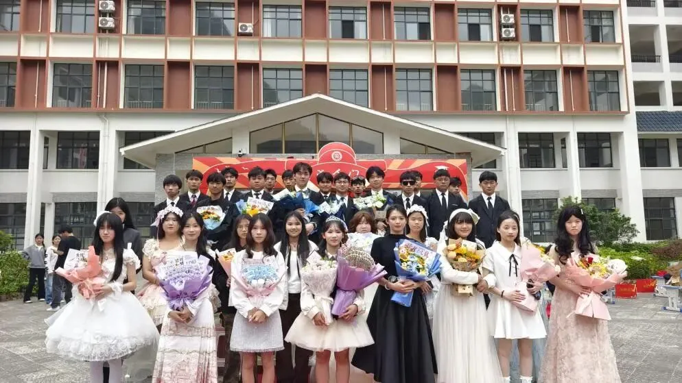 百日燃梦赴中考,十八加冕启新章! 来宾市金秋实验学校这场盛会燃动全场 第45张