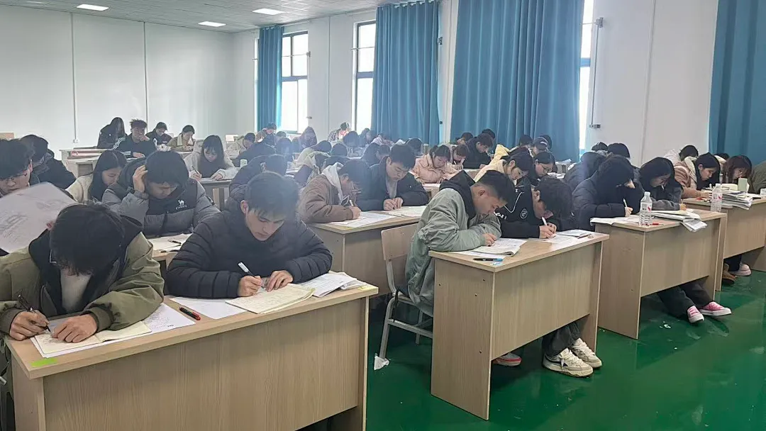 直击现场!贵州专升本大模考今日开考:线上线下同步,全真模拟进行中 第2张