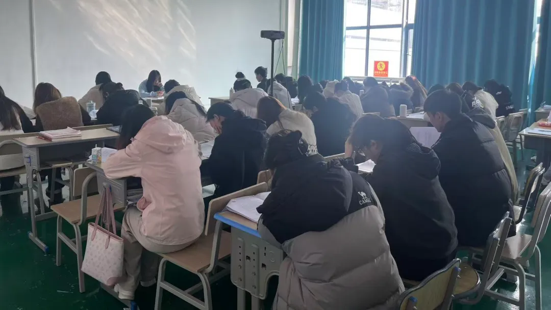 直击现场!贵州专升本大模考今日开考:线上线下同步,全真模拟进行中 第3张