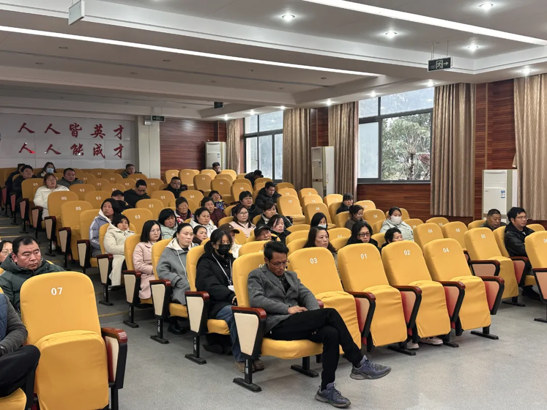 凝心聚力战中考 家校同心护远航——方巷中学召开九年级下学期首次家长会 第2张