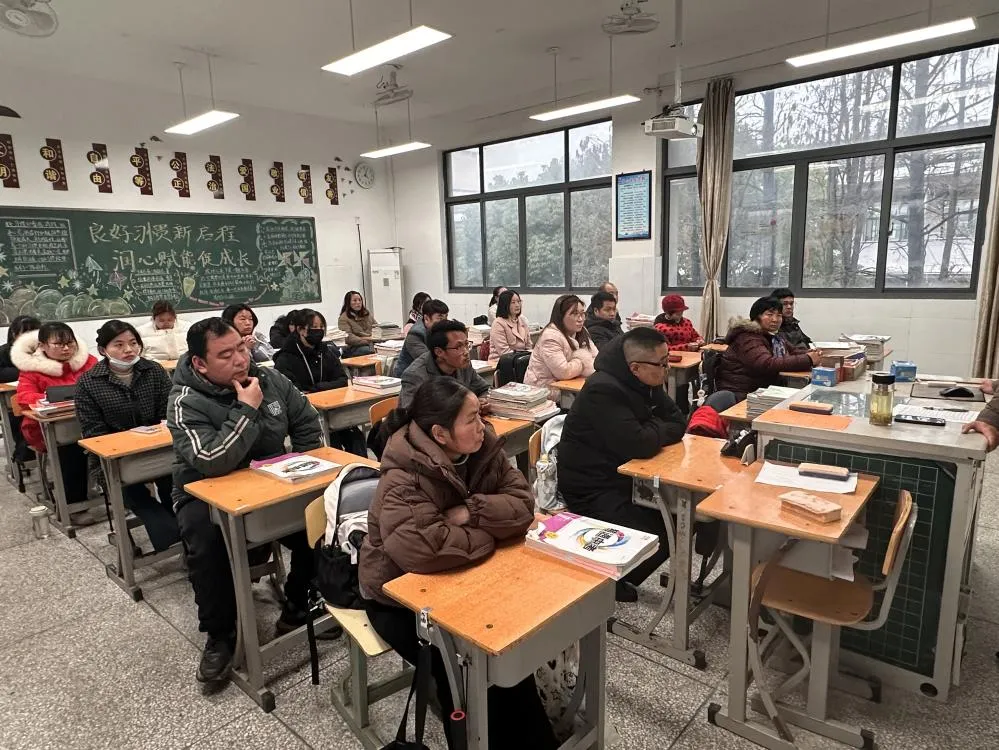 凝心聚力战中考 家校同心护远航——方巷中学召开九年级下学期首次家长会 第6张