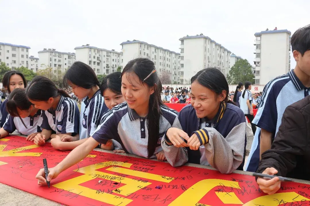 策马扬鞭正当时,圆梦中考在今朝——凤凰八一中学2026年中考百日誓师大会圆满举行 第55张