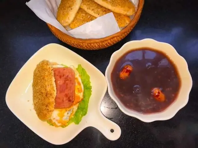 中考倒计时!初三儿子早餐都吃啥?挑战1小时做烧饼,夹啥都好吃 第13张