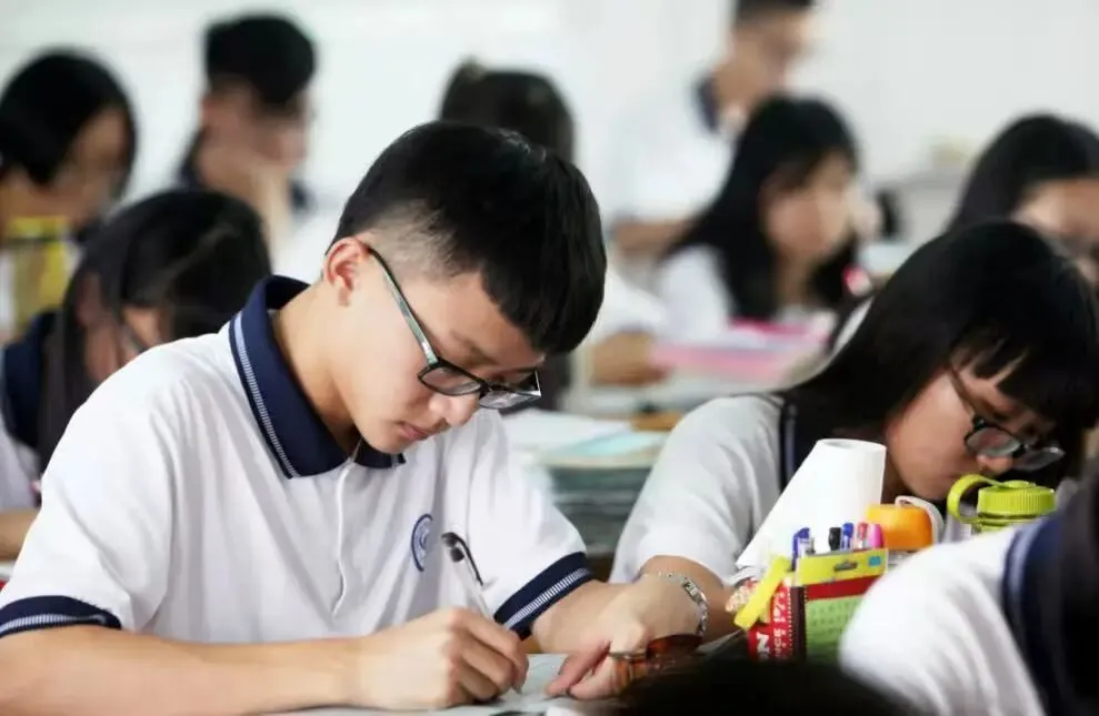 中考分流真正伤人的,不是“去职校”,而是15岁就被剥夺“重来一次”的权利 第3张