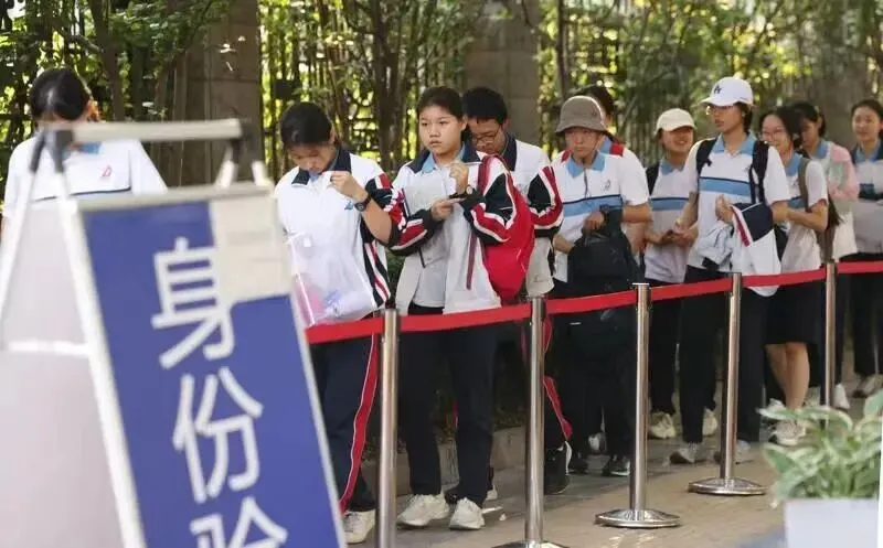 中考分流真正伤人的,不是“去职校”,而是15岁就被剥夺“重来一次”的权利 第4张