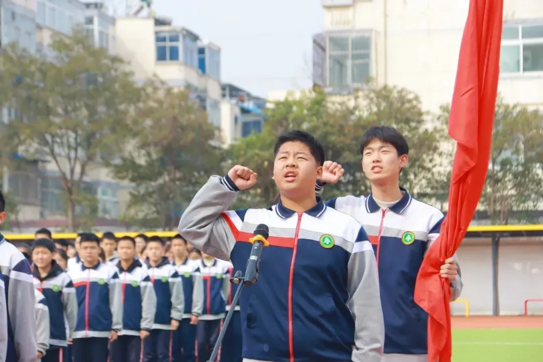 新乡市第三十中学成功举办2026年中考百日冲刺誓师大会 第17张