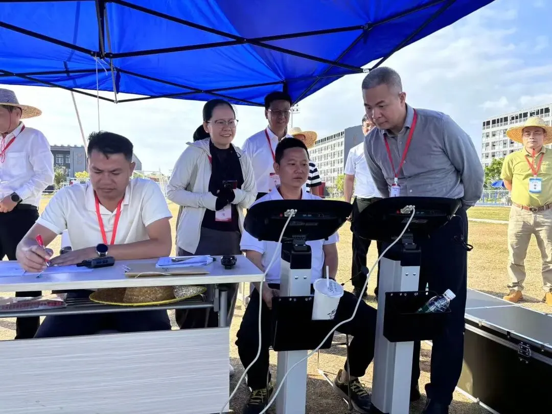 奔跑吧,少年!我县中考体育开考,近700名考生驰骋考场 第5张