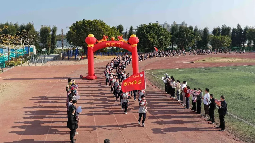 【深化十个抓·抓成效】砺剑冲刺,决胜中考——我校隆重举行2026届九年级毕业班＂青春逐梦·励志前行＂德育活动 第11张