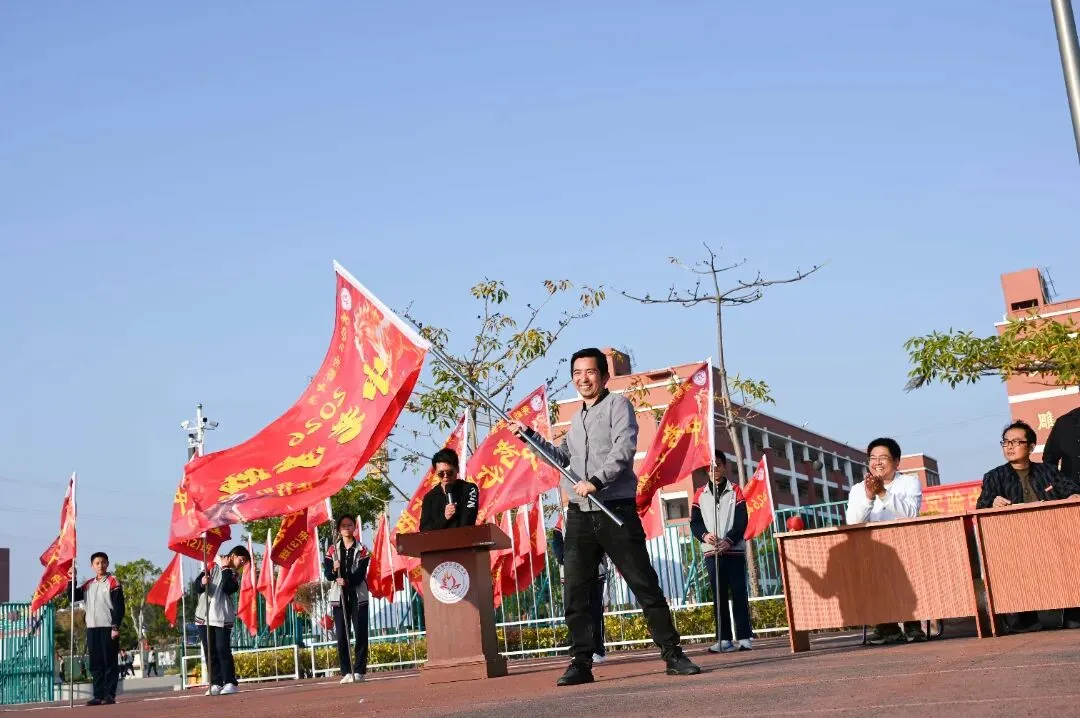 【深化十个抓·抓成效】砺剑冲刺,决胜中考——我校隆重举行2026届九年级毕业班＂青春逐梦·励志前行＂德育活动 第27张