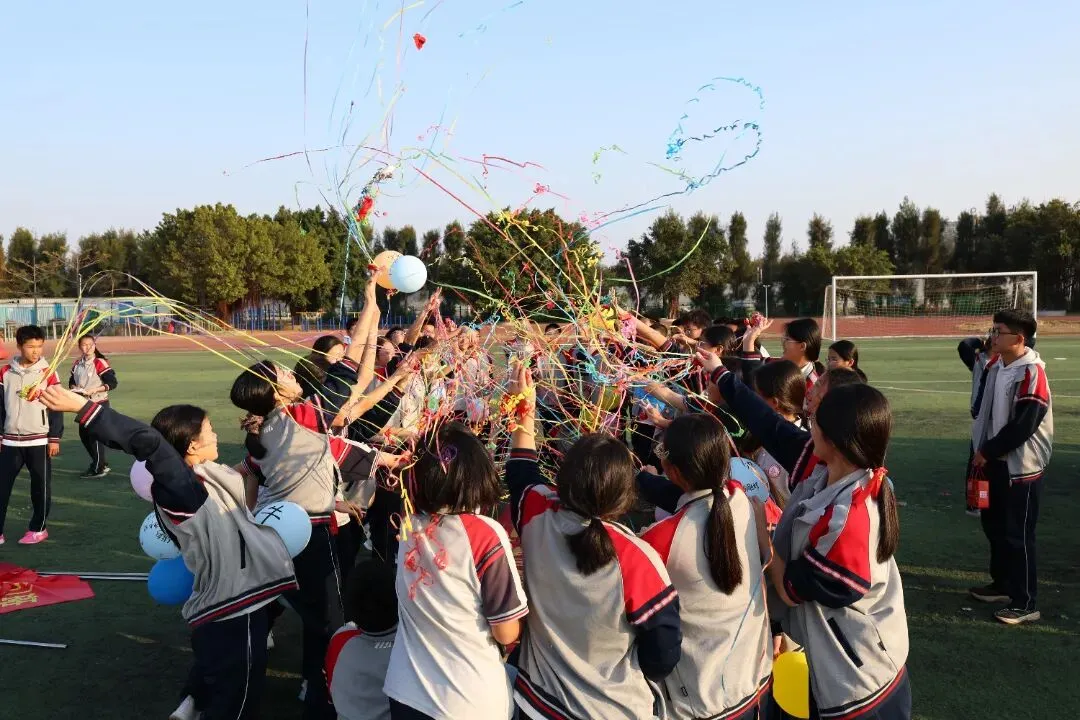 【深化十个抓·抓成效】砺剑冲刺,决胜中考——我校隆重举行2026届九年级毕业班＂青春逐梦·励志前行＂德育活动 第40张