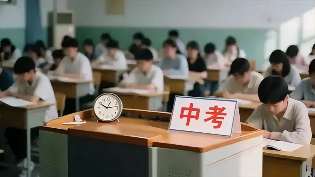 多地宣布生物地理不再计入中考总分,网友直呼:生物地理可以计入,能不能把英语给取消了 第1张