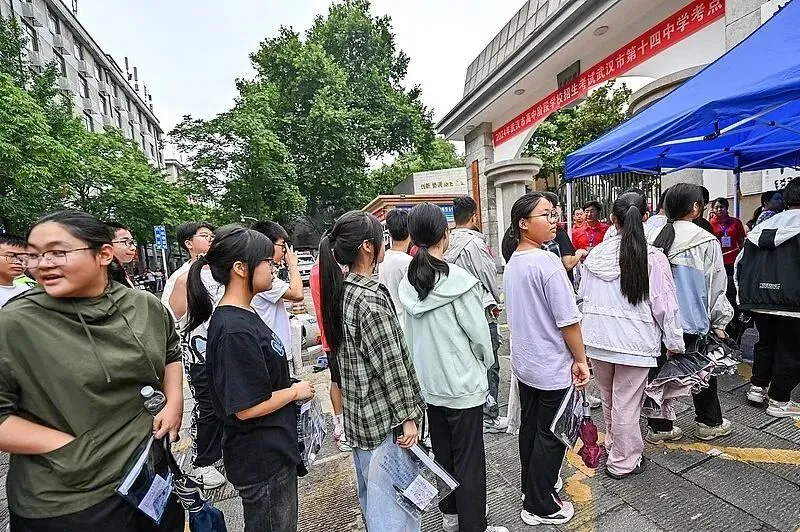 多地宣布生物地理不再计入中考总分,网友直呼:生物地理可以计入,能不能把英语给取消了 第4张