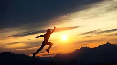 中考满分作文三篇:《这才是我最想成为的样子》《我给青春画个像》《慢下来,会发现美》 第2张