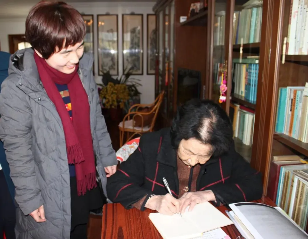 春天里的告别:《语文报•中考版》悼念于漪老师专题之二 第3张