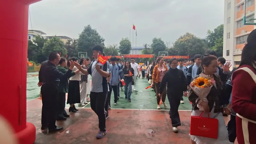 百日逐梦 马跃中考 笃行致远 决胜今朝|南宁东师实验学校2026届百日誓师大会燃情启幕 第37张