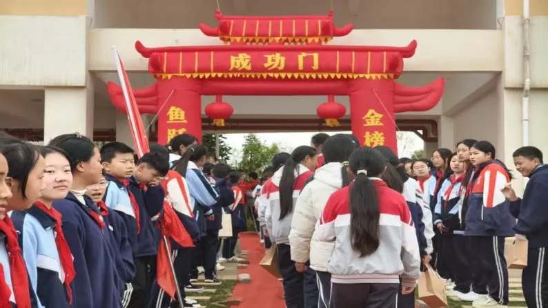 逐梦中考,誓创辉煌——云南师范大学附属嵩明中学八年级地生信誓师 第4张