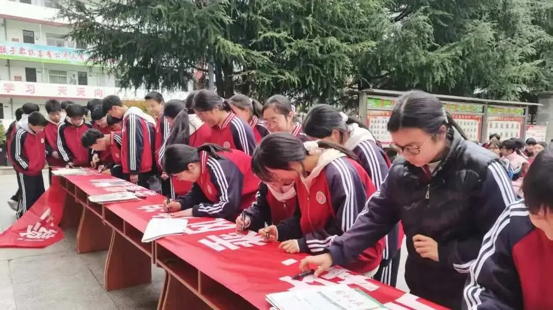 【校园活动】燕子砭镇初级中学召开中考百日誓师大会 第8张