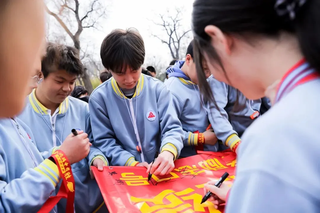 追寻赶考足迹 誓创中考辉煌 ——记初三年级香山革命纪念馆主题教育活动暨百日誓师大会 第19张