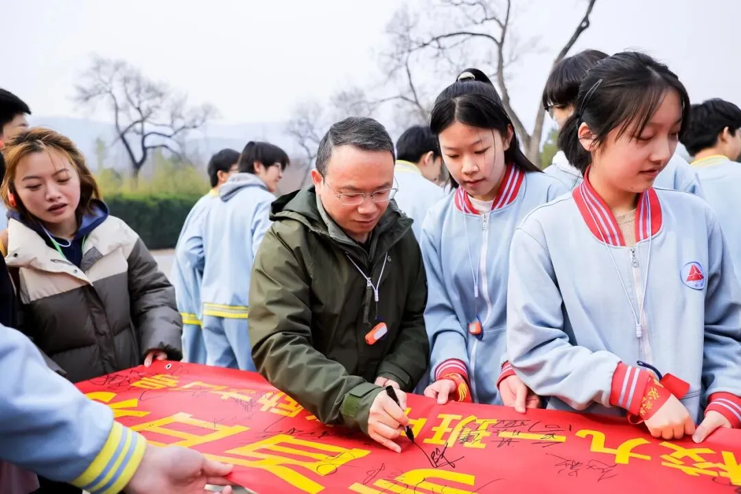 追寻赶考足迹 誓创中考辉煌 ——记初三年级香山革命纪念馆主题教育活动暨百日誓师大会 第22张