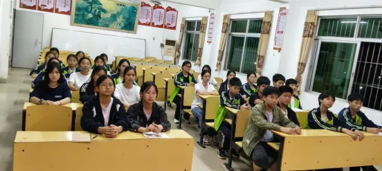 严守纪律强作风,争做先锋迎中考——遂溪县洋青中学召开团员三月月度例会 第1张