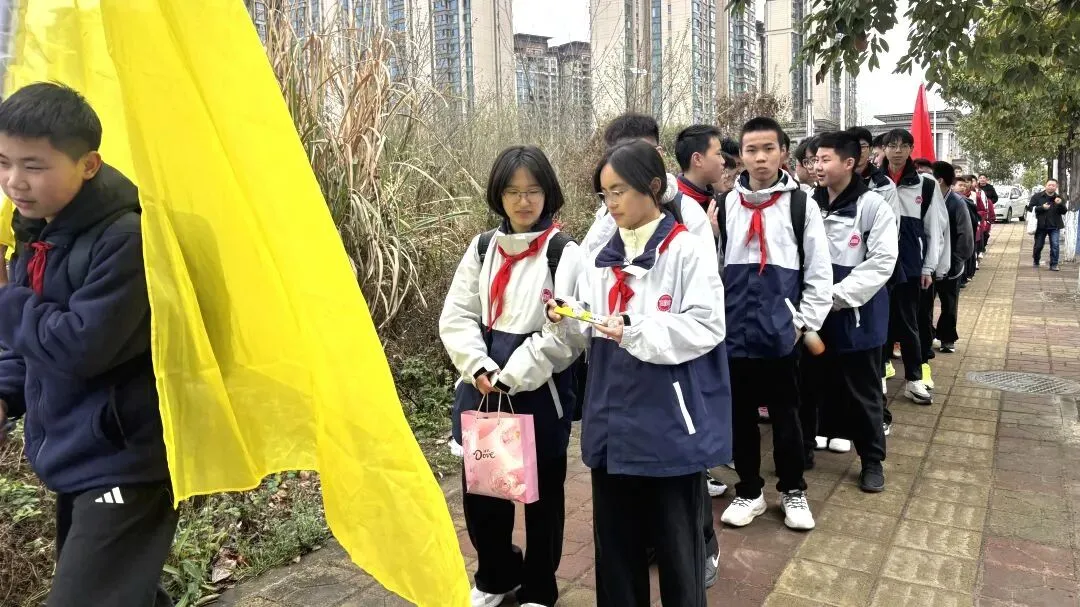 徒步磨砺凌云志,冲刺中考向未来——宏德学校初三中考“冲刺”暨徒步励志春游活动圆满举行 第2张